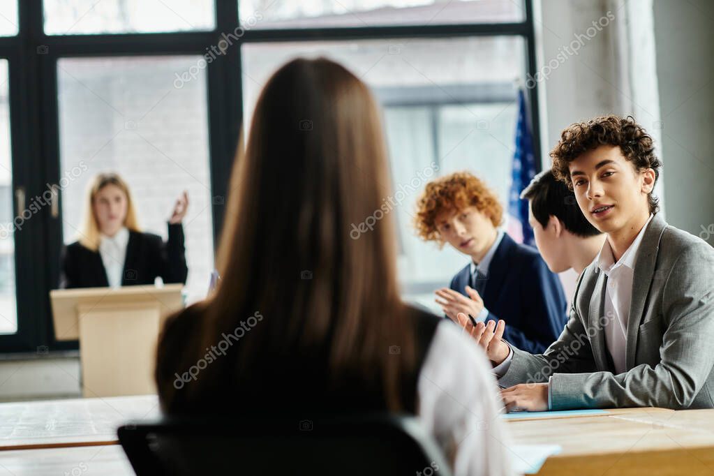 Incontro di sensibilizzazione sulla donazione di sangue in una scuola con studenti seduti in aula